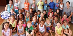 Laerskool Gansbaai se Gr Râ€™e, met Lyndri Kotze (Gr R.2) links en Jolinda Avenant (Gr R.1) regs